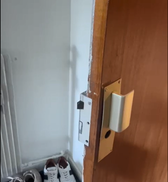 Changement d'un cylindre par un cylindre débrayable sur une porte à fermeture à relevage à Lille